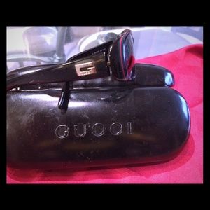 Gucci sunglasses with gold logo G sides & original case